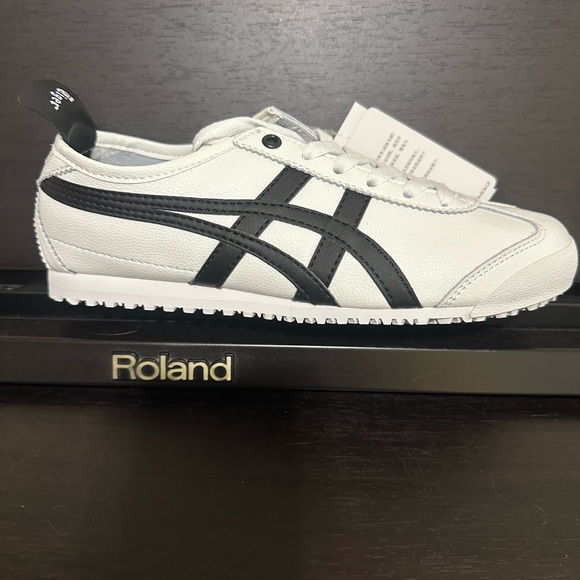 Onitsuka Tiger by Asics White and Black Casual Shoes - Picture 2 of 14